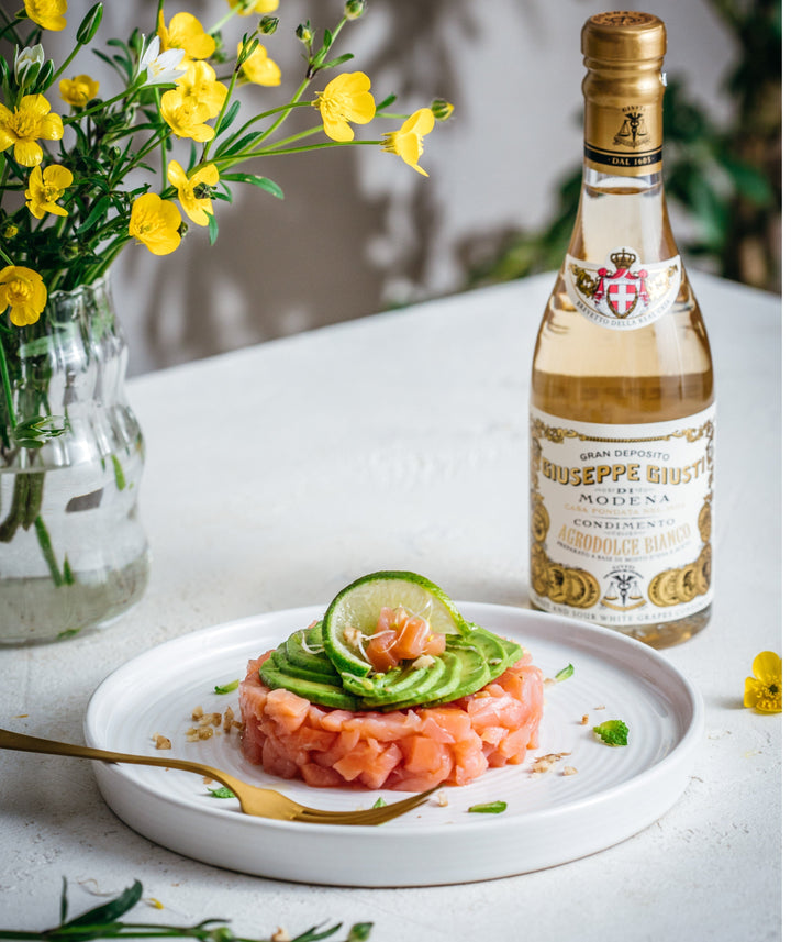 Salmon Tartare with Avocado and Lime: A Fresh and Elegant Delight